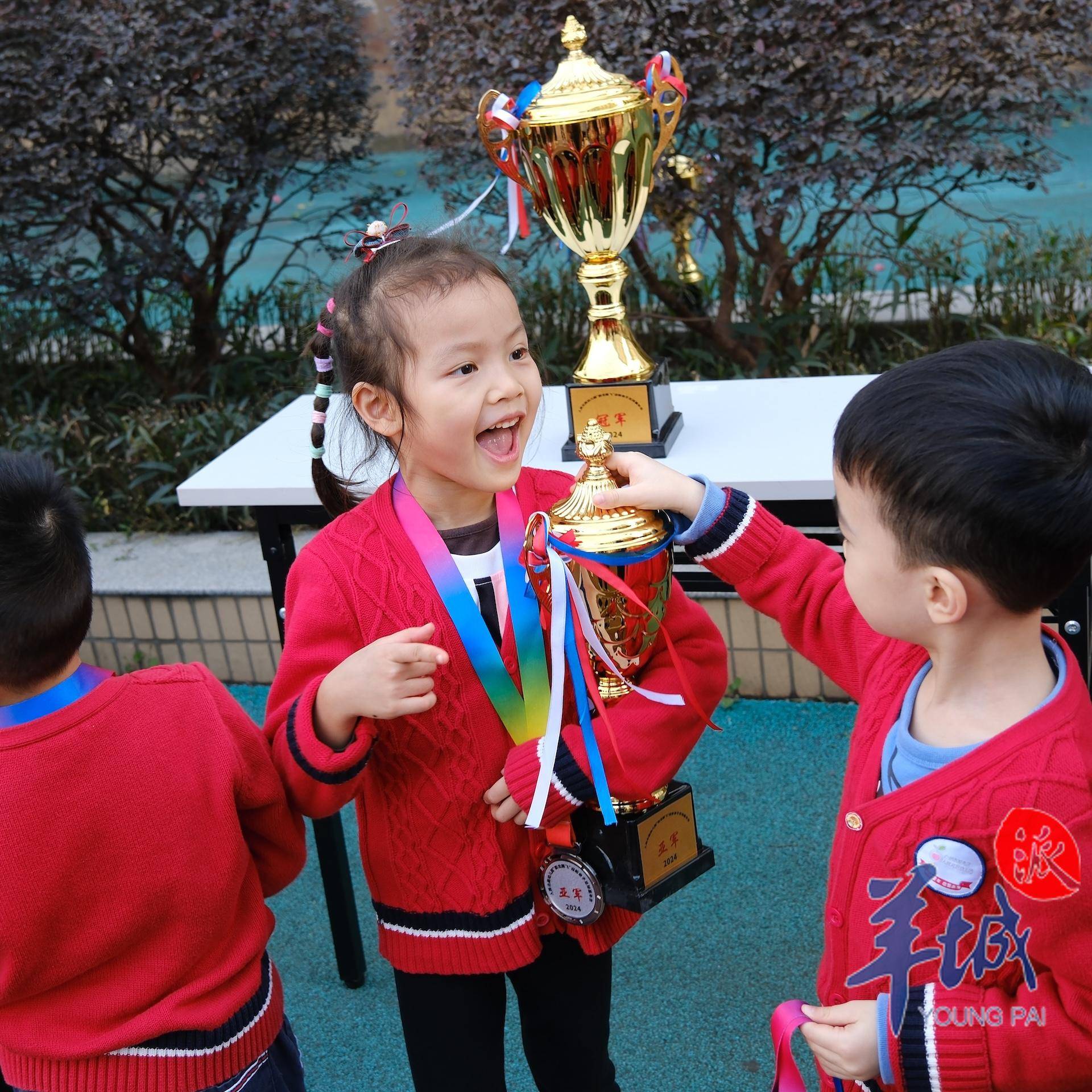 视频+图集｜这场足球嘉年华萌趣十足，萌娃乐呵呵喜迎新年