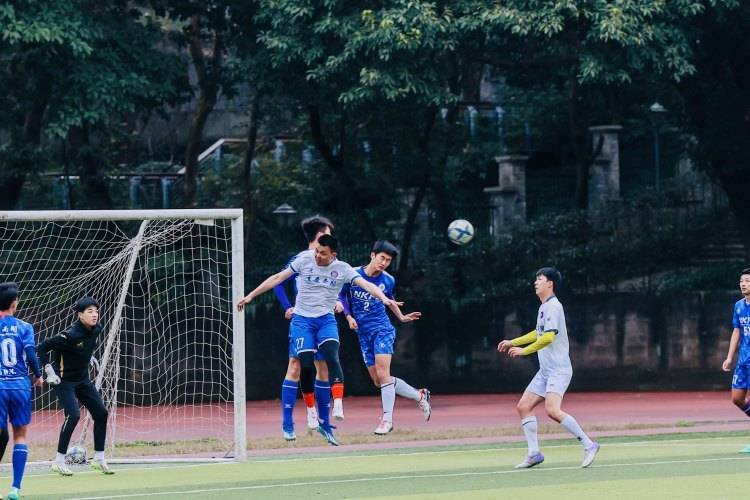 这场足球赛不一般！除了踢球，还交流如何成为“学霸”