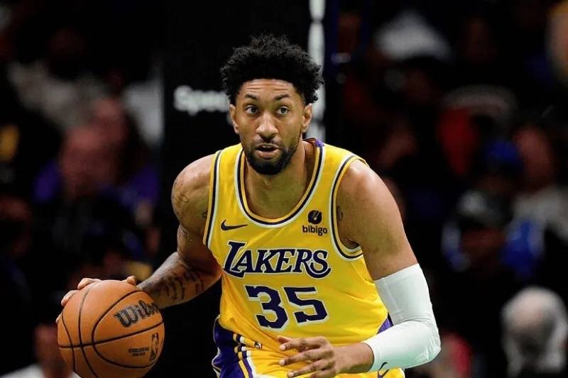 NBA早报｜湖人四条新闻 勇士三将缺阵 76人被罚10万