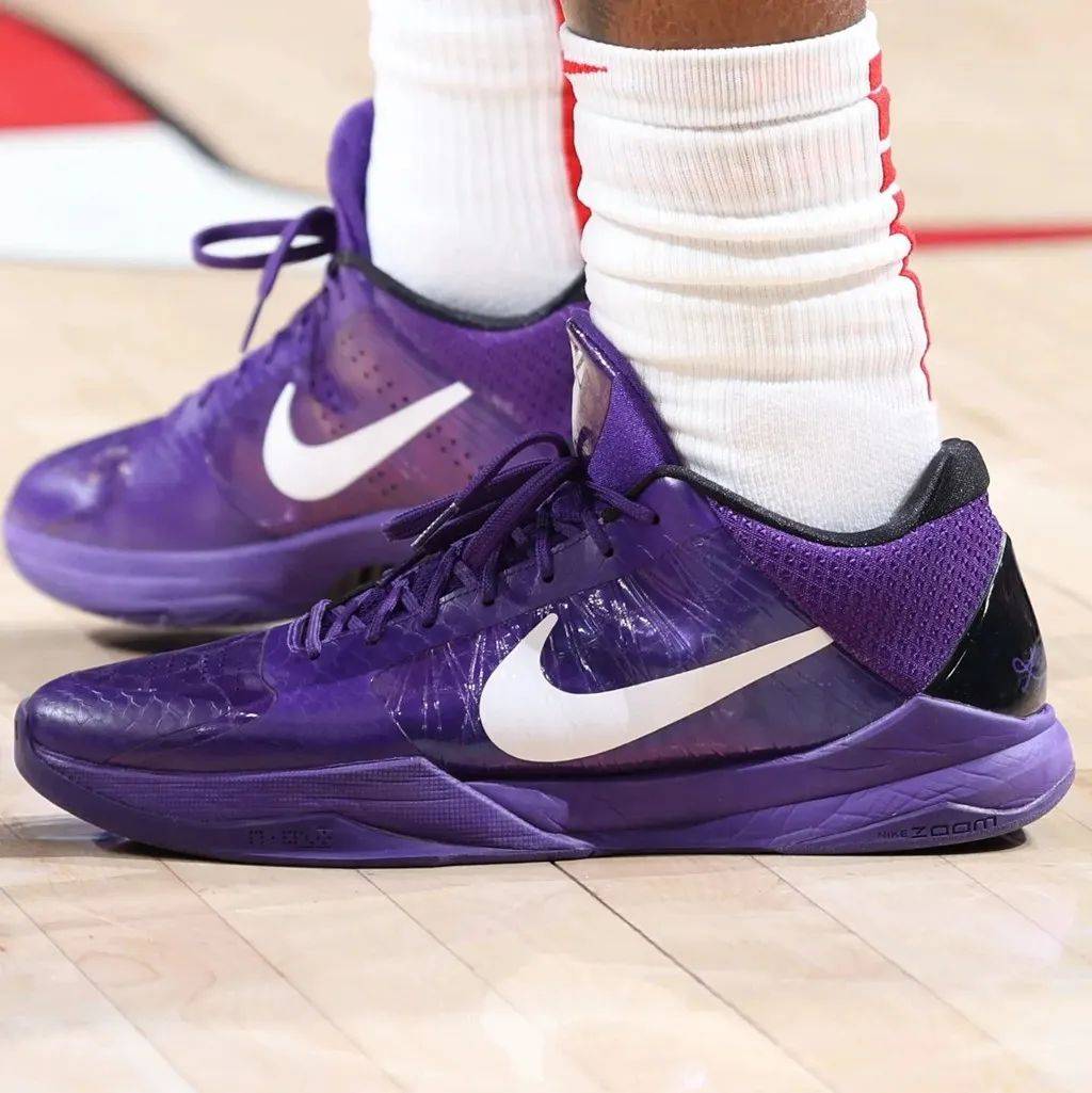 NBA 球鞋合集！鞋王上脚「神秘配色」Kobe 5！