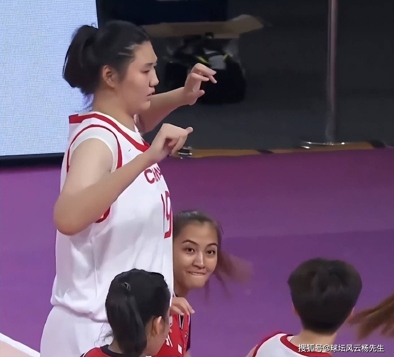 FIBAU18亚洲杯小组赛，中国女篮109-50战胜印尼女篮，2米28张子宇砍下19分