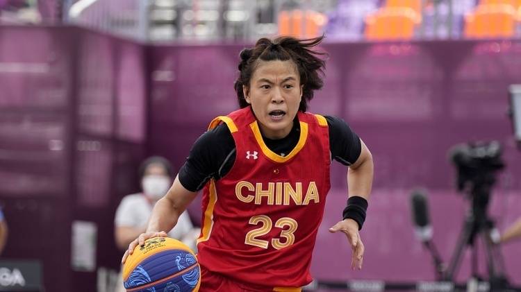 CBA速递｜刘炜入主新疆 崔永熙与莫兰特合照 美媒关注女姚明